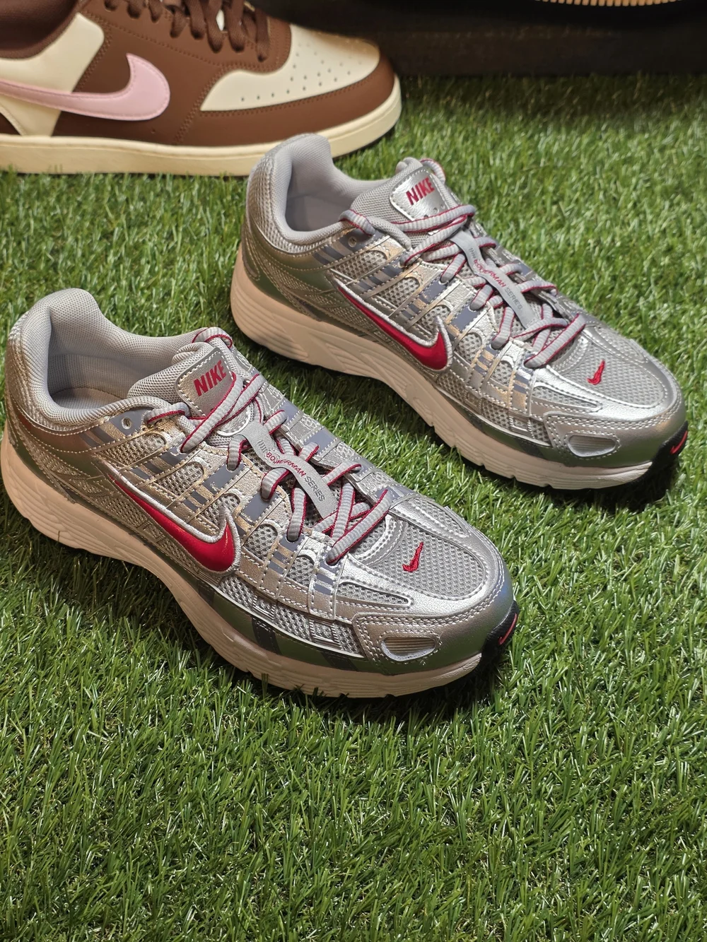 Nike Silver & Red Running Sneakers